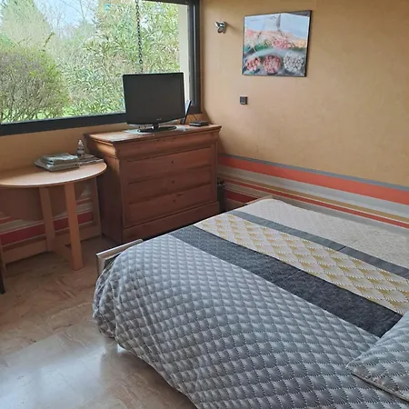 Privées Dans Maison Avec Piscine Alloggio in famiglia